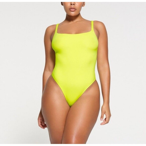 NWT Skims Fits Everybody Square Neck Bodysuit in green highlighter, Size XSmall - Picture 2 of 7